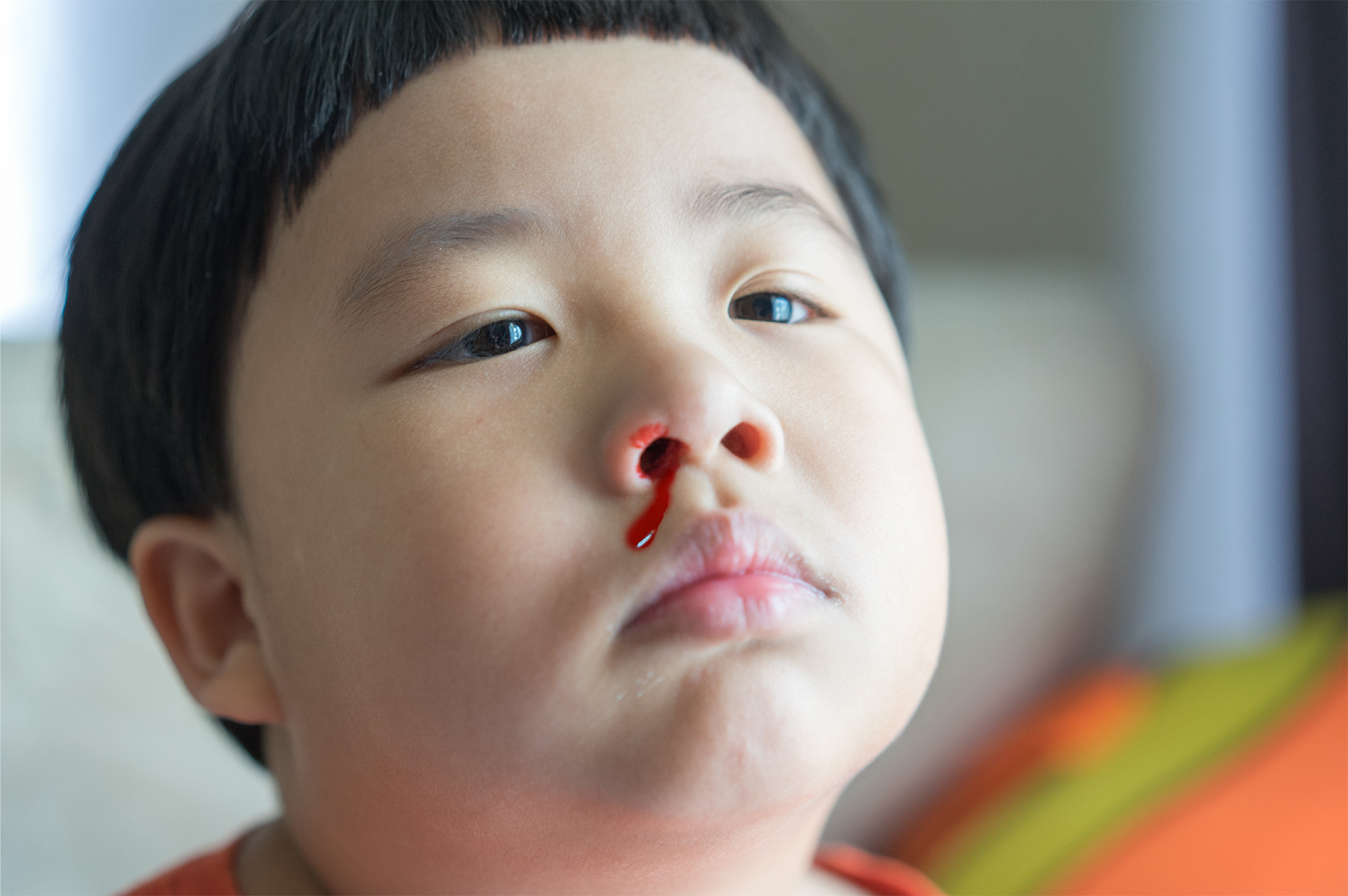 3岁男孩流鼻血，一个习惯性动作致其窒息身亡？正确的止血方式，颠覆认知！_宝宝